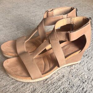 Tan Adrienne Vittadini stylish wedges